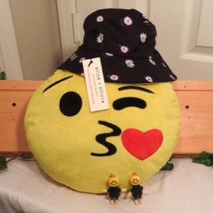 Emoji Hat & Emoji Pillow 4pc set